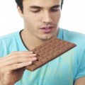 836 2 اضرار الشوكولاته على الرجال - اهم اضرار الشوكولاتة على الانسان دموع حزينه