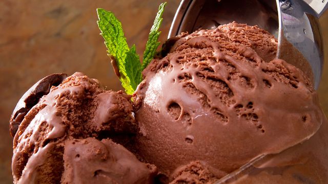 4350 1 طريقة عمل الايس كريم بالشوكولاته - اطعم طريقة ايس كريم طبيعي من الشوكولاتة عاطرة عطوي