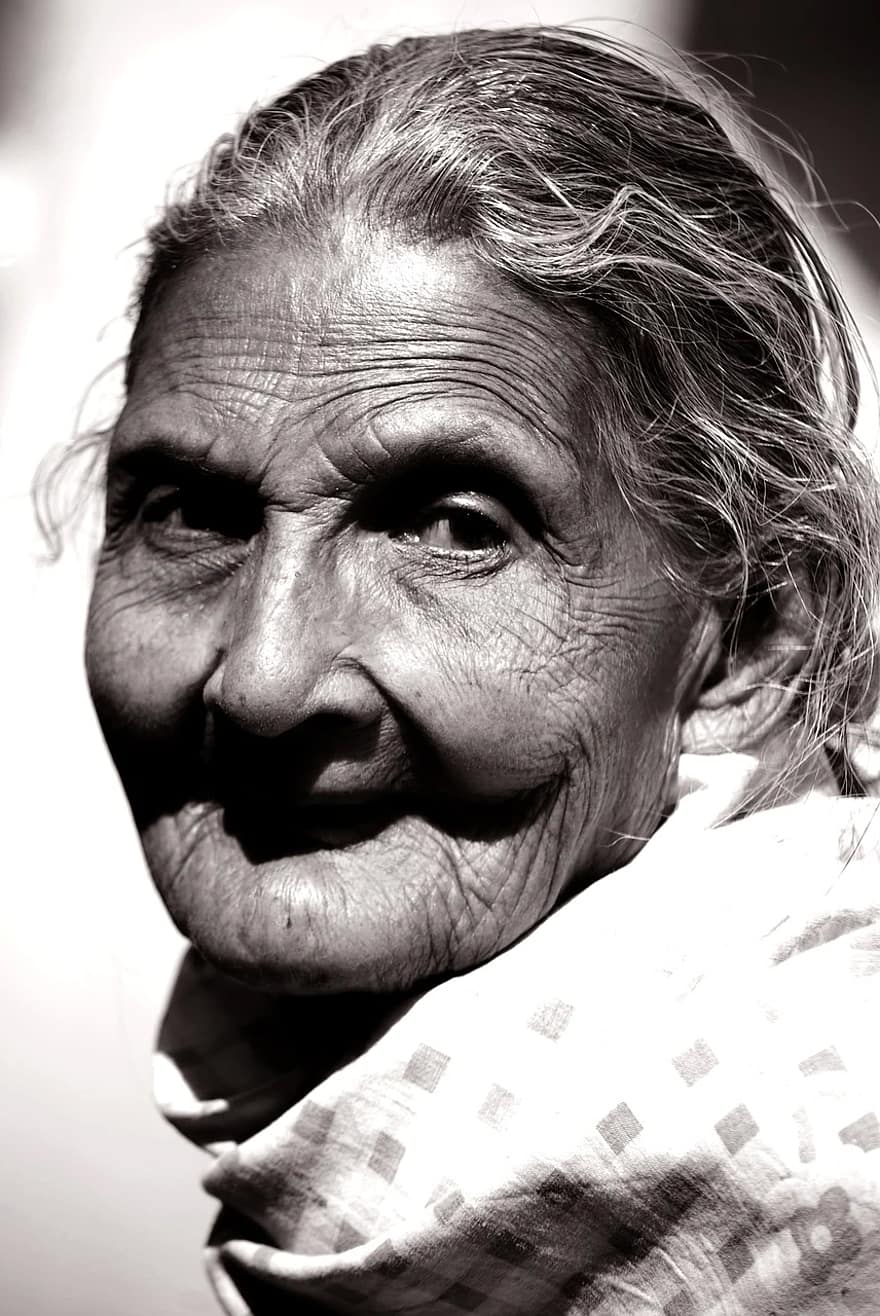 2481 5 صورة امراة عجوز، صور امرأة عجوز للفيس بوك طائش